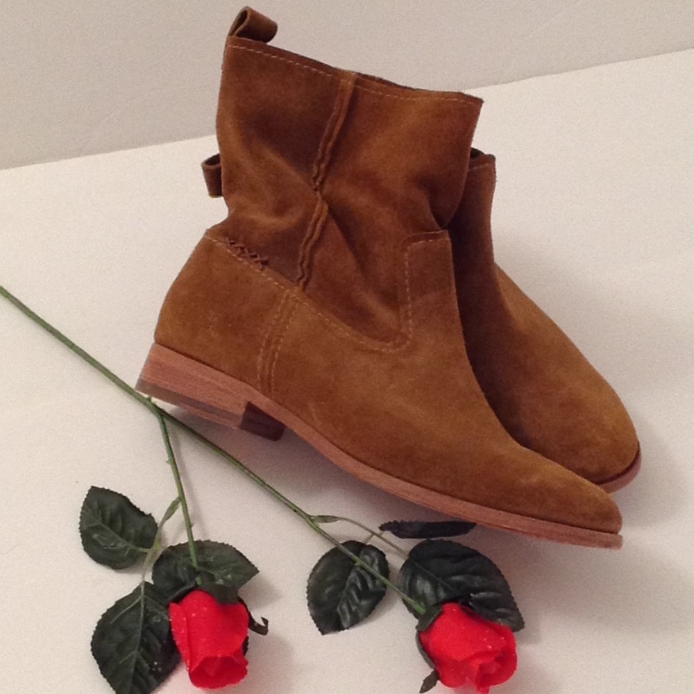 🍃🌹Frye - 'Cara Suede Short' Booties 🍃